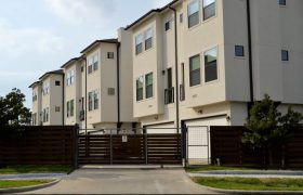 5 Reasons Why Automatic Gates are Better in Securing Your Property